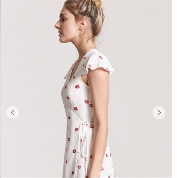 Lips Wrap Dress - Picture 5 of 6